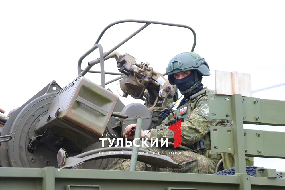 Тулякам показали обломки сбитой на подлете к городу ракеты С-200
