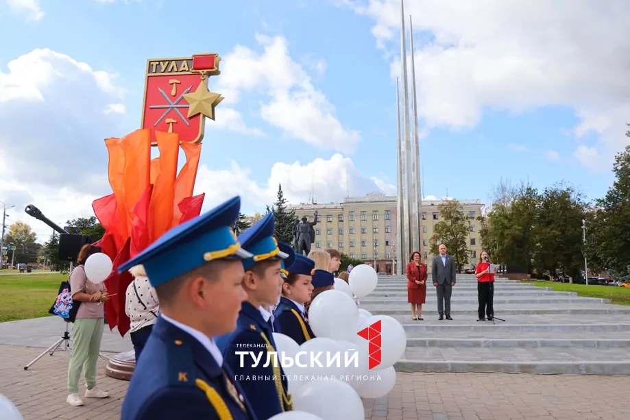 В память об ангелах Беслана: на площади Победы в Туле запустили 186 воздушных шаров