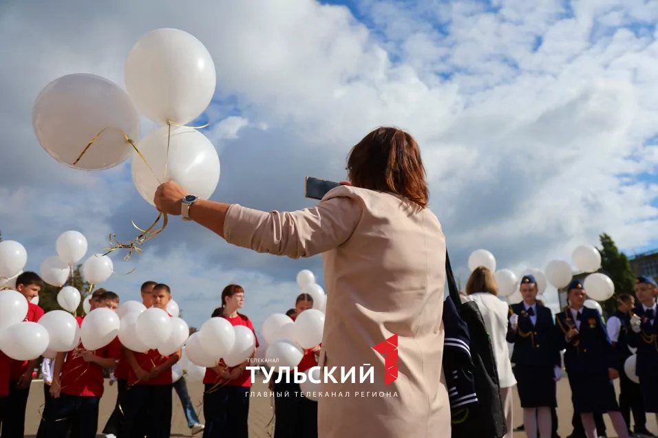 В память об ангелах Беслана: на площади Победы в Туле запустили 186 воздушных шаров