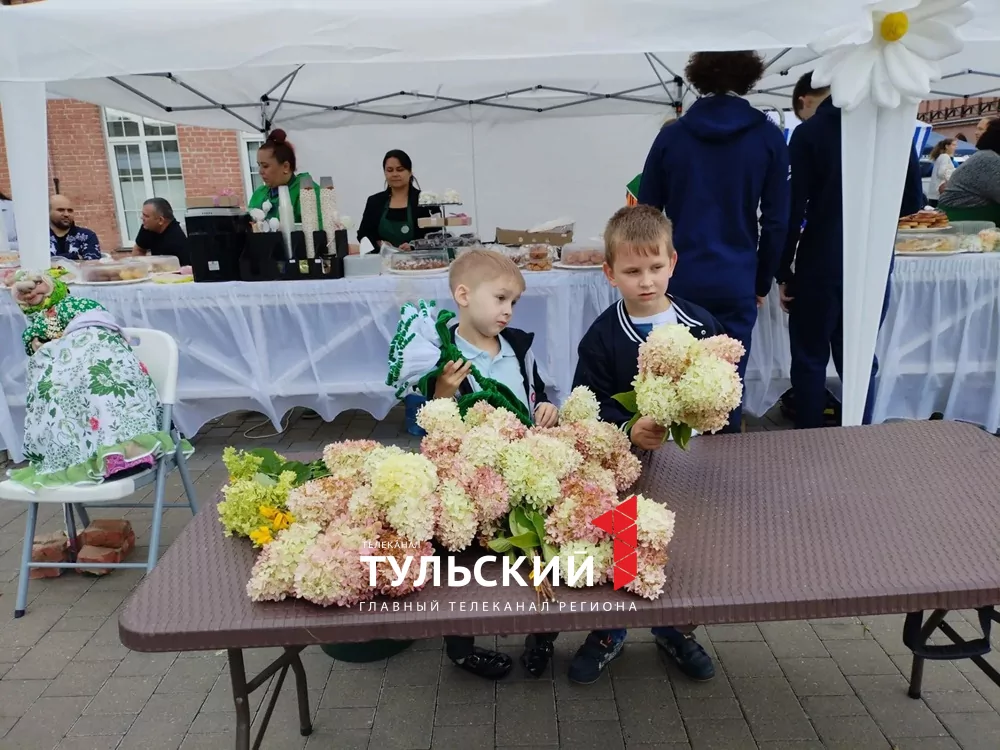 Владимир Цветаев и Стас Море выступили на акции "Белый цветок" в Туле
