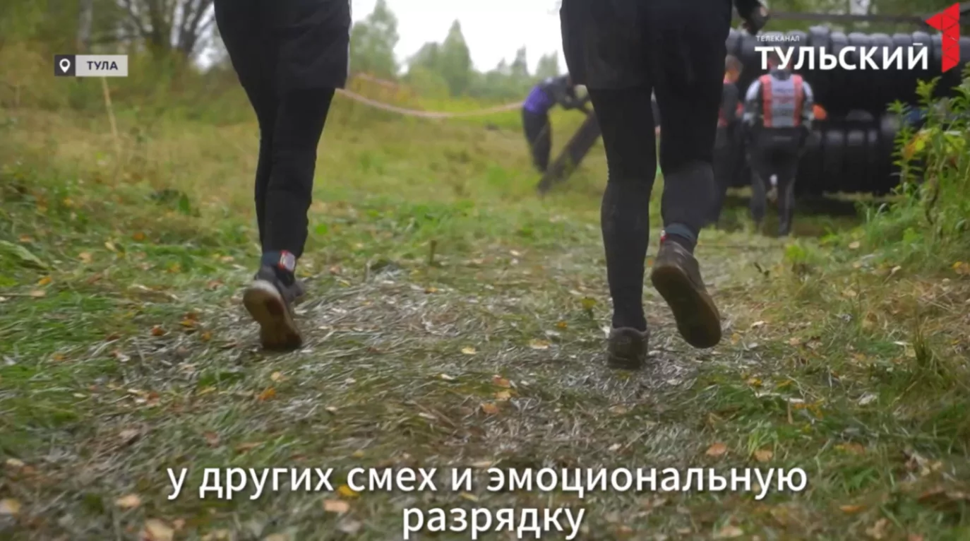 В грязи и под дождем: туляки пробежали 9 км препятствий в "Гонке героев"