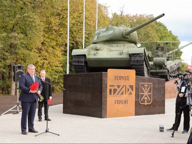 В Туле в День города открыли новый мемориал с двумя танками
