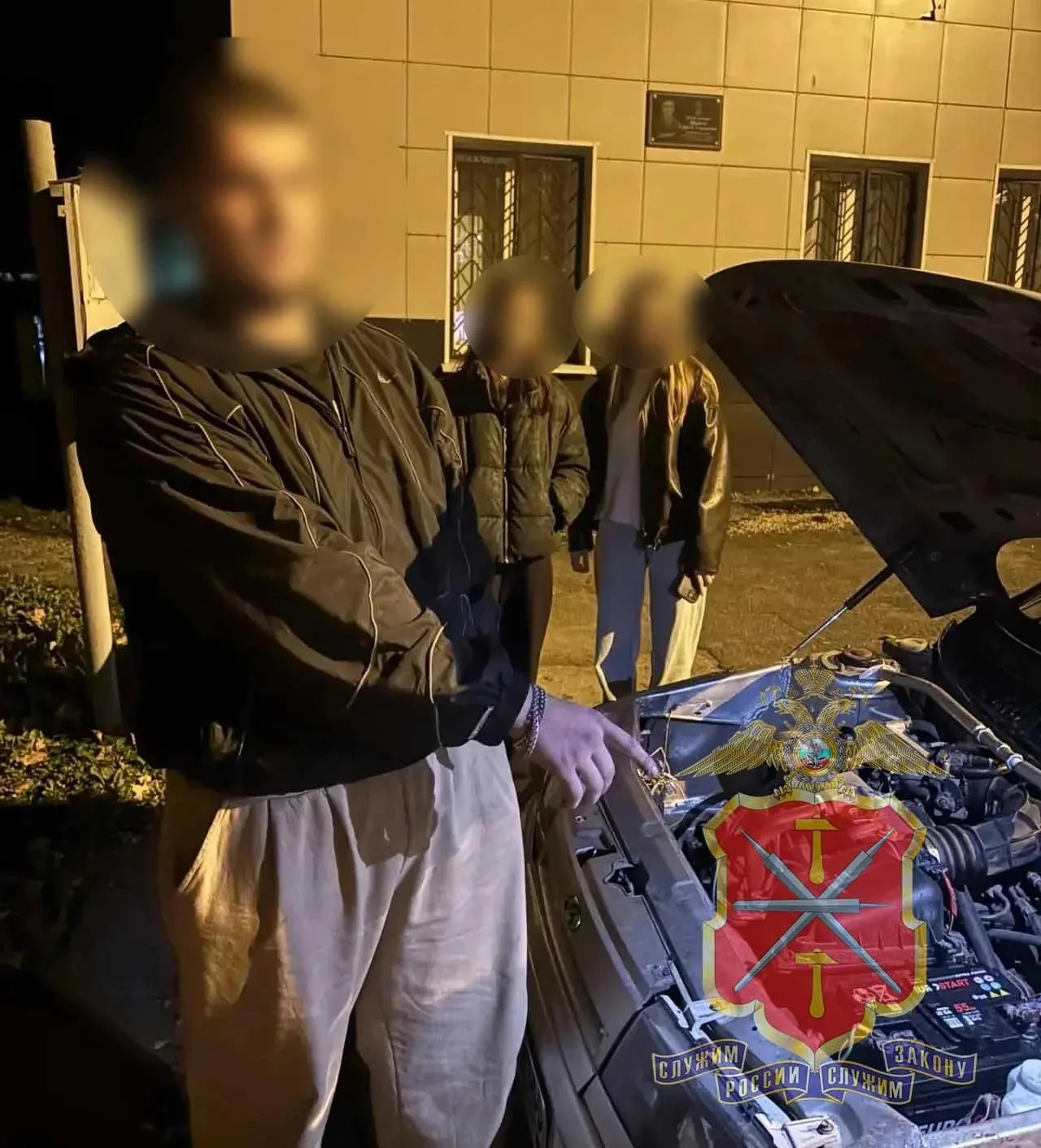 В Новомосковске 19-летний парень украл аккумулятор из «копейки»