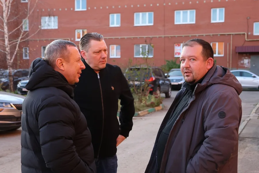 Для жильцов атакованного БПЛА дома в Новомосковске открыли мобильный пункт помощи