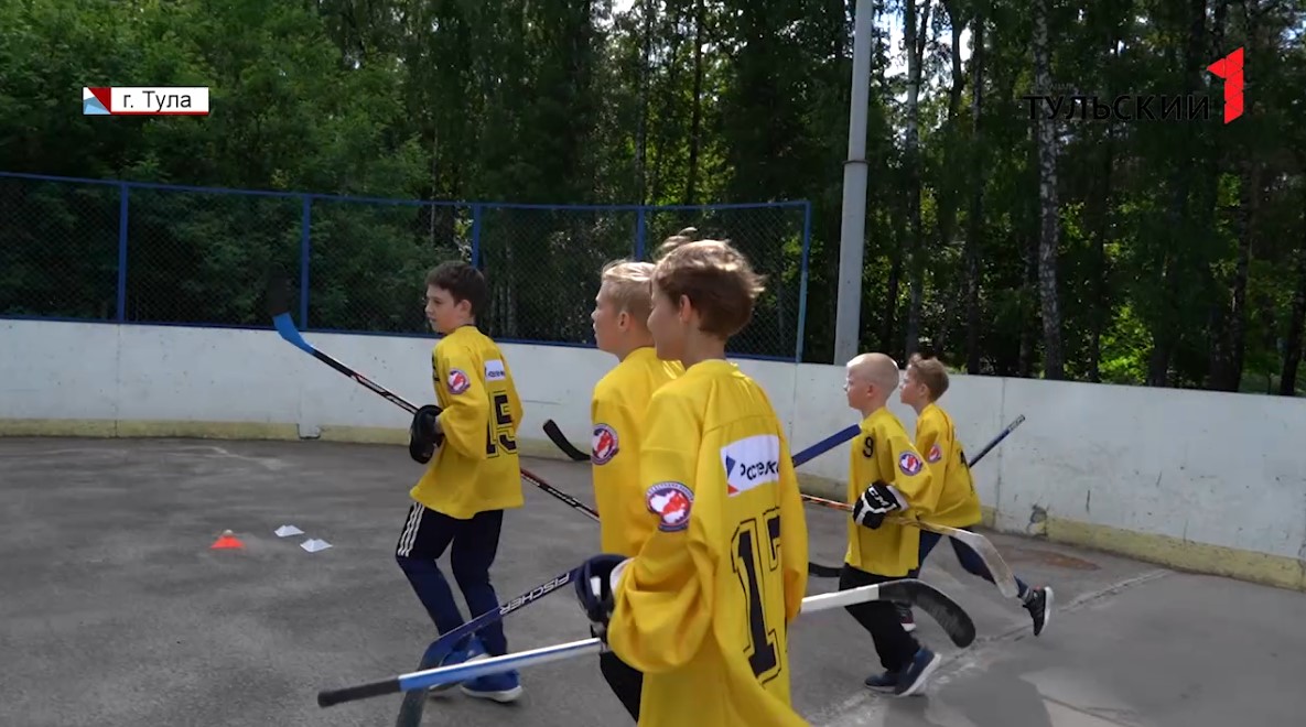 Как юные тульские хоккеисты оттачивают искусство владения шайбой летом