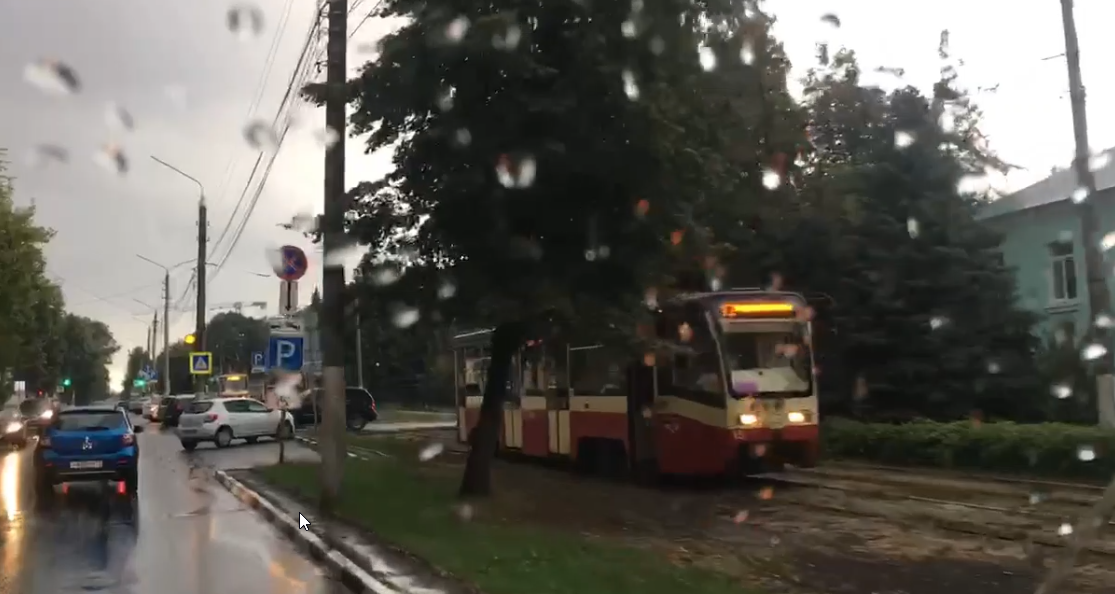 В Туле на улице Фридриха Энгельса встали трамваи