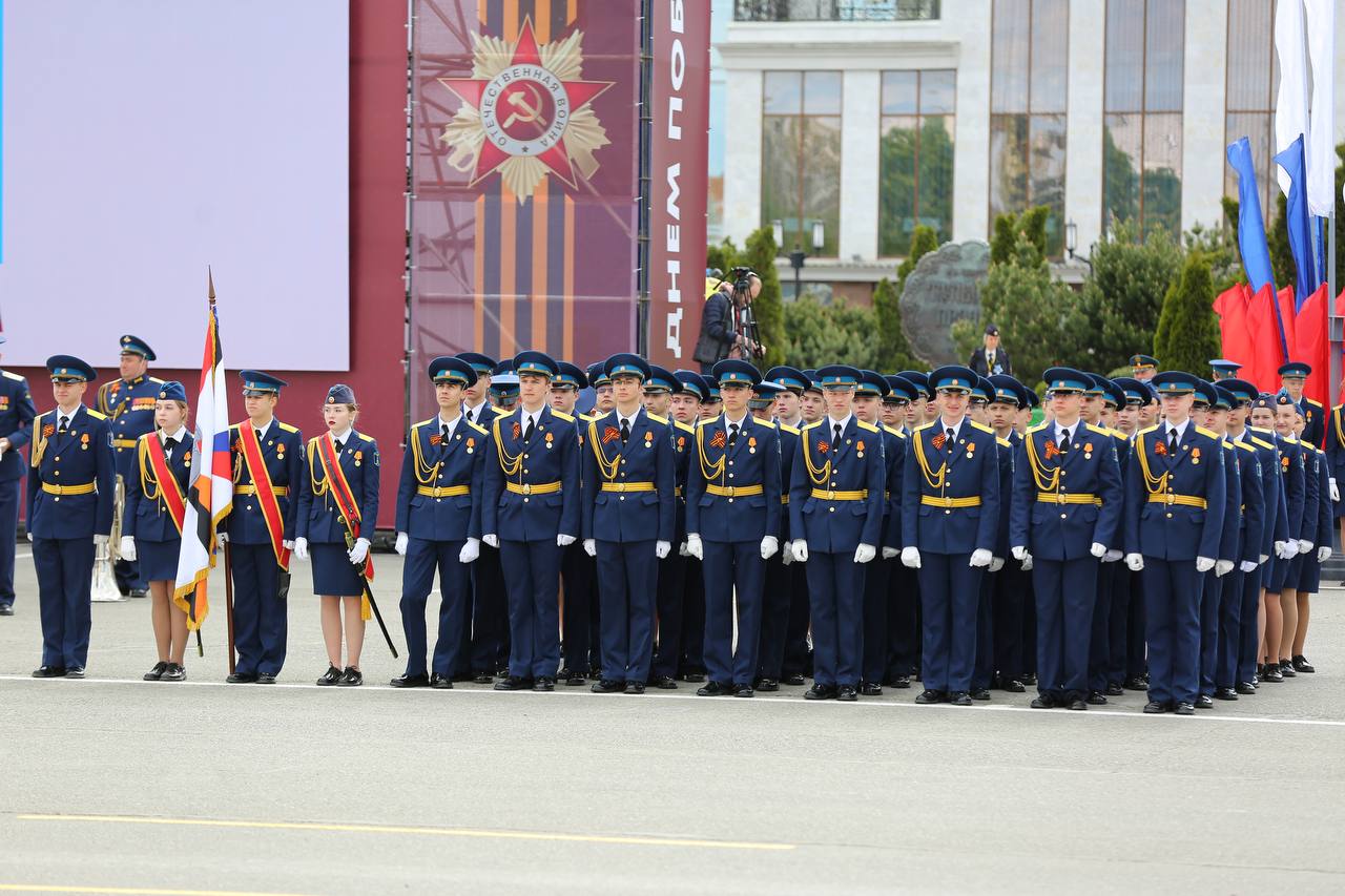 Губернатор Алексей Дюмин поручил начать подготовку к Параду Победы