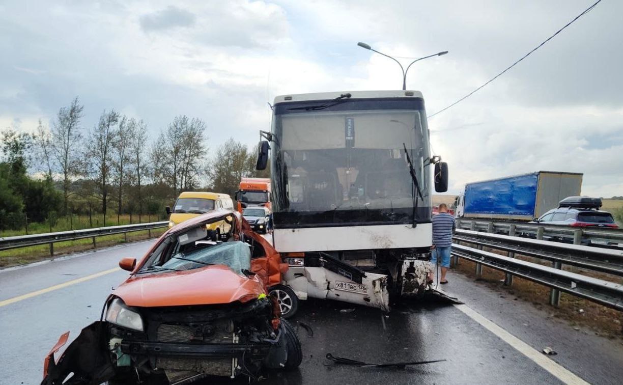 Автобус с 19 пассажирами попал в смертельное ДТП в Узловском районе -  Новости Тулы и области - 1tulatv