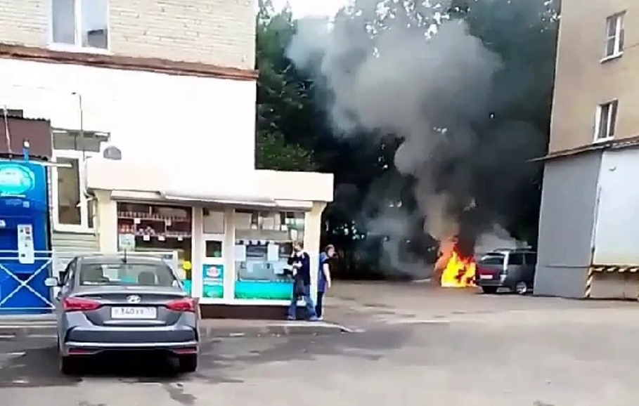 На улице Суворова в Узловой сгорел автомобиль