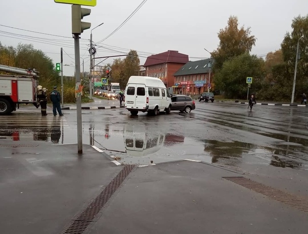 В Туле на улице Рязанской из-за ДТП образовалась пробка