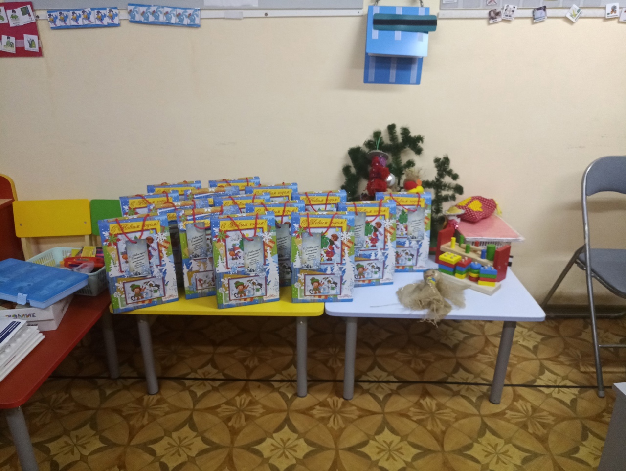 В Туле детям-инвалидам передали новогодние подарки от Губернатора