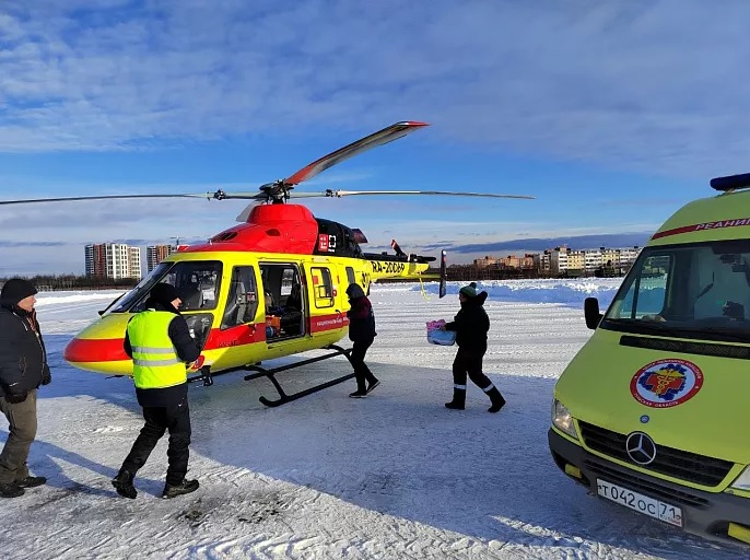 3-недельного малыша из Тулы доставили в Санкт-Петербург к врачу на вертолете
