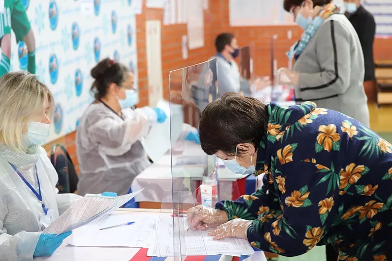 Жители Тульской области могут сделать прививку от коронавируса на избирательном участке
