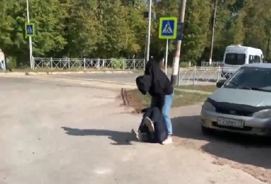 В Алексине студент попал в больницу после избиения сверстником: видео (18+)
