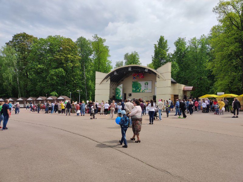 В парке им. П.П. Белоусова отмечают День защиты детей и первый день лета