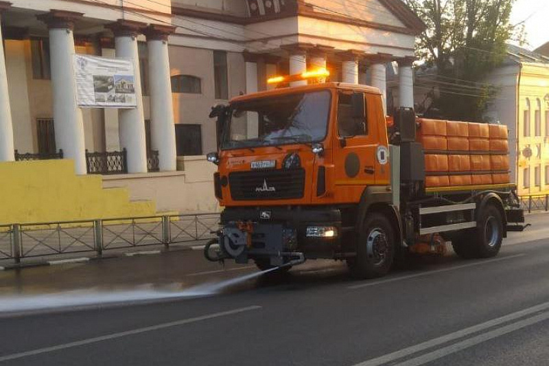 В Туле продолжается уборка улиц от мусора