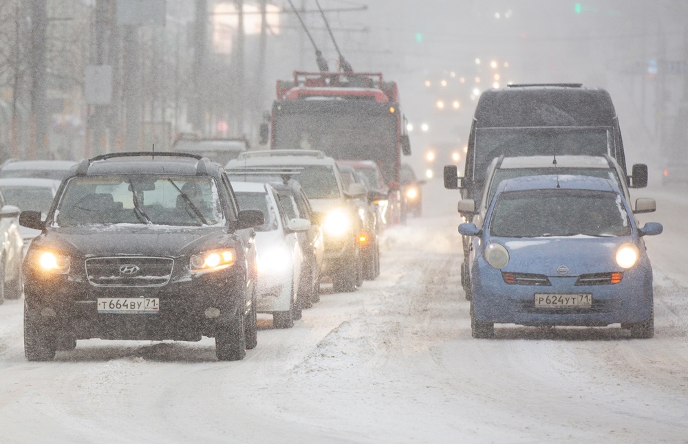Обстановка на дорогах в Тульской области осложнится из-за снега и гололедицы