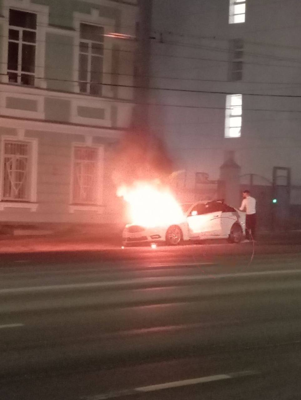 На проспекте Ленина в Туле загорелся автомобиль