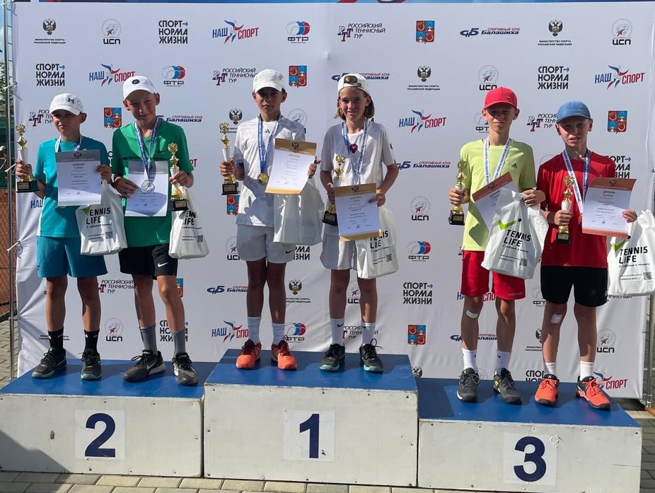 Юный туляк завоевал бронзу в парном разряде на первенстве России по теннису