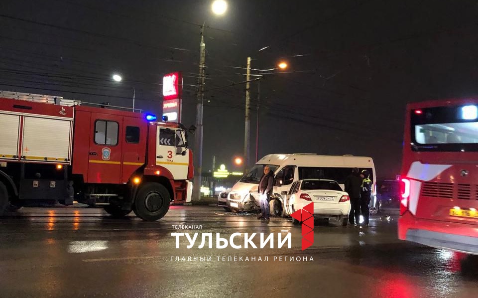 13-летняя девочка пострадала в ДТП с маршруткой на Пролетарском мосту в Туле