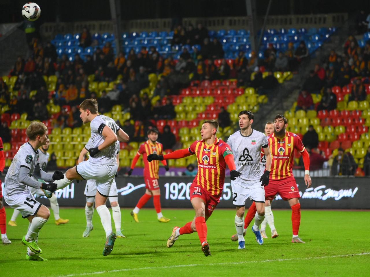 Тульский "Арсенал" сыграл с "Нефтехимиком" вничью