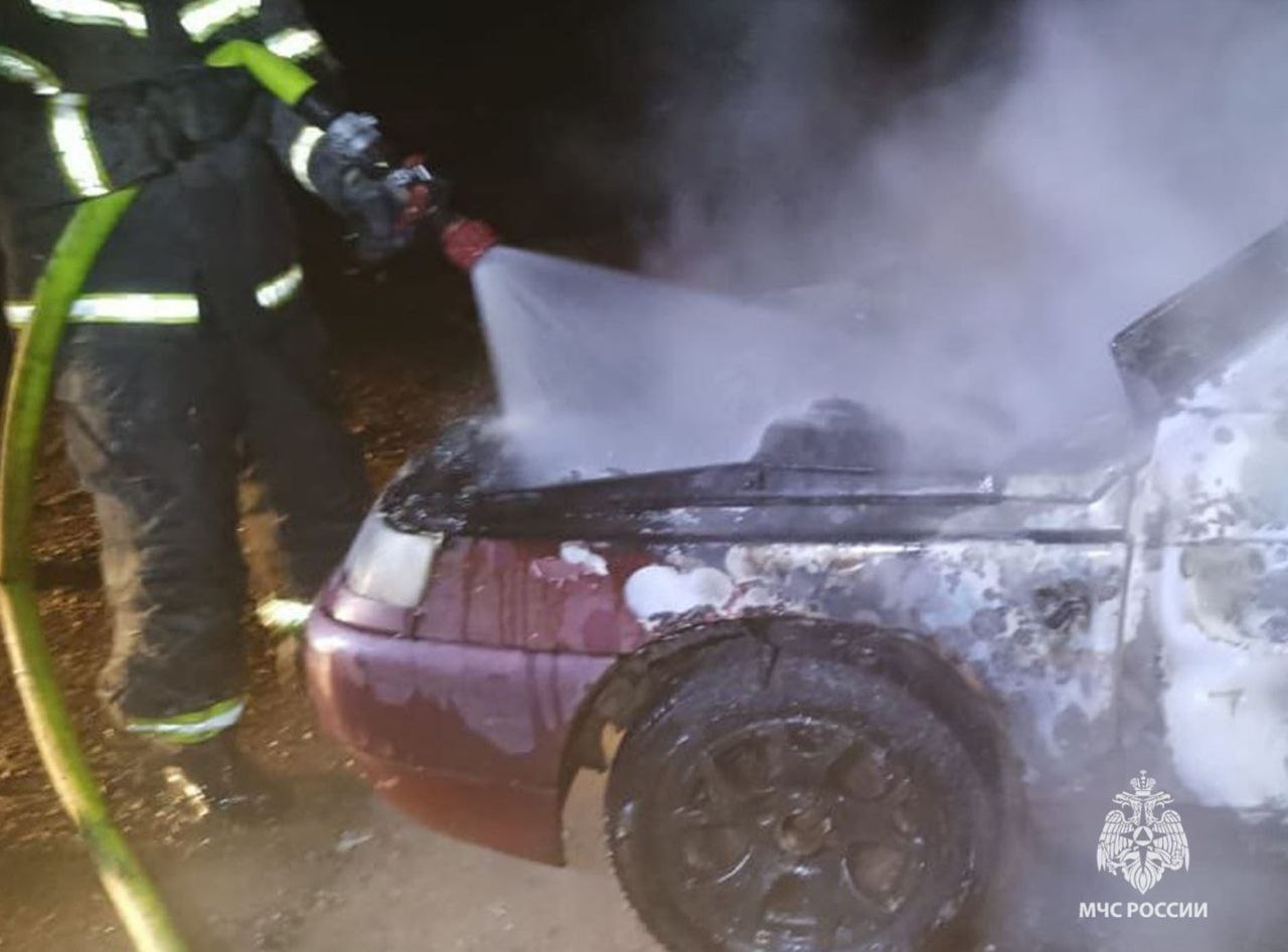 На трассе М-2 "Крым" под Тулой сгорела легковушка