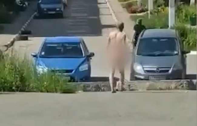 По улицам Кимовска прогулялся голый мужчина