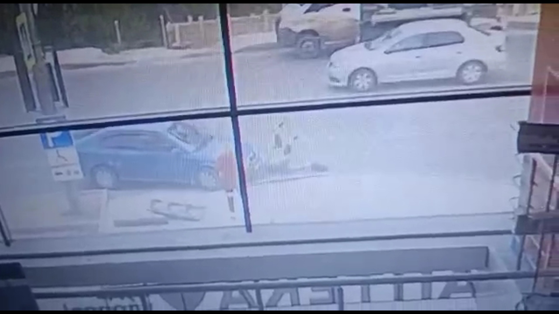 В Туле иномарка сбила женщину с ребенком: видео