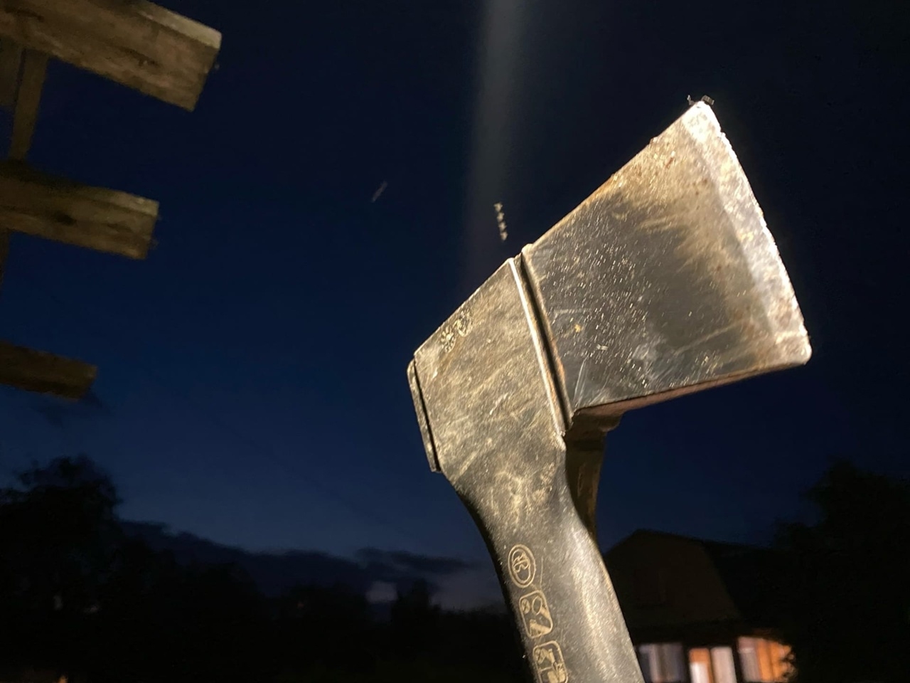 59-летний житель Щекина ударил рабочего топором из-за переноса остановки