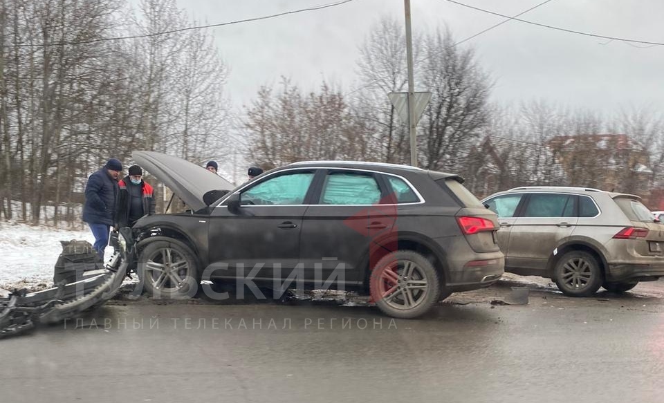 В Туле на Новомосковском шоссе столкнулись две иномарки