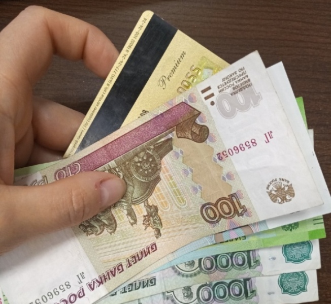 Жительница Тулы потратила с чужой банковской карты 19 000 рублей
