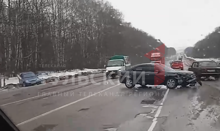 На Новомосковском шоссе под Тулой произошла авария