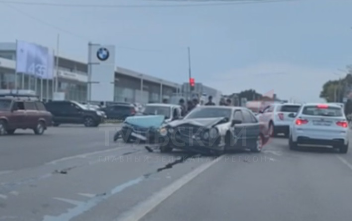 Авария в Туле на Новомосковском шоссе стала причиной пробки