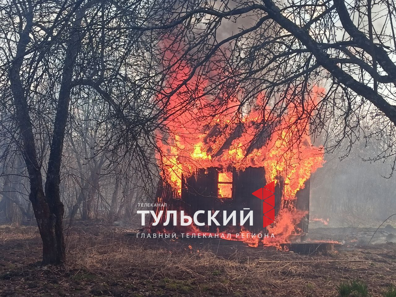 Под Липками в Киреевском районе горят дачные дома в СНТ