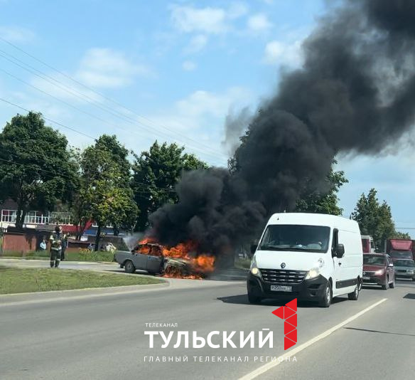 На Одоевском шоссе в Туле загорелась машина