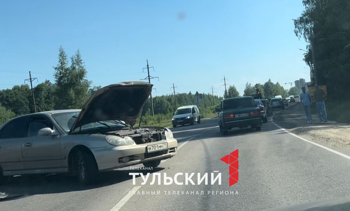 В Туле на Одоевском шоссе столкнулись легковые автомобили