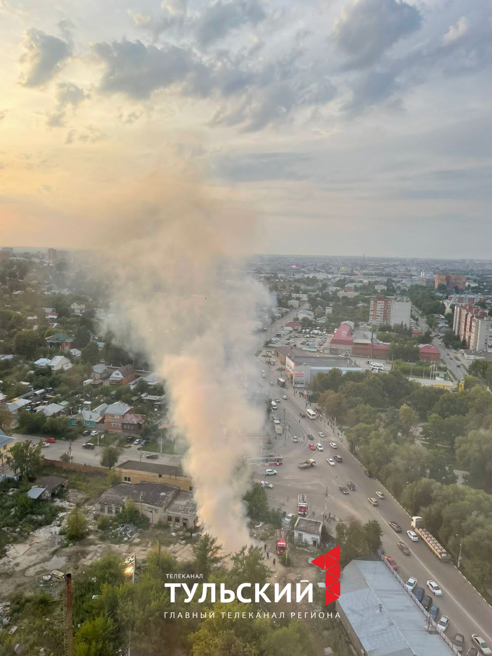 В Туле на улице Оборонной загорелись строительные вагончики | 27.07.2023 |  Тула - БезФормата