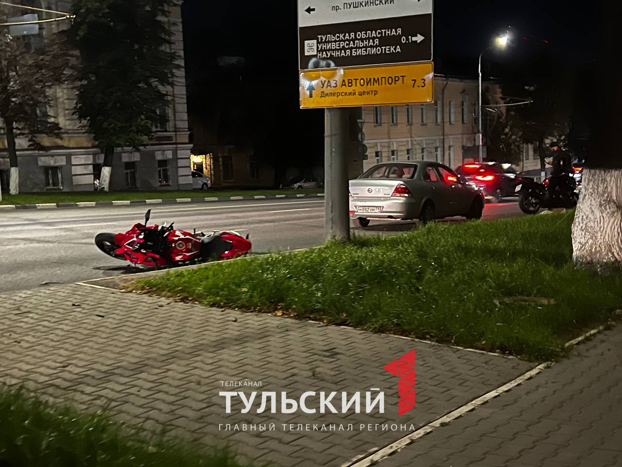 В Туле на перекрестке проспекта Ленина и Гоголевской мотоциклист сбил пешехода
