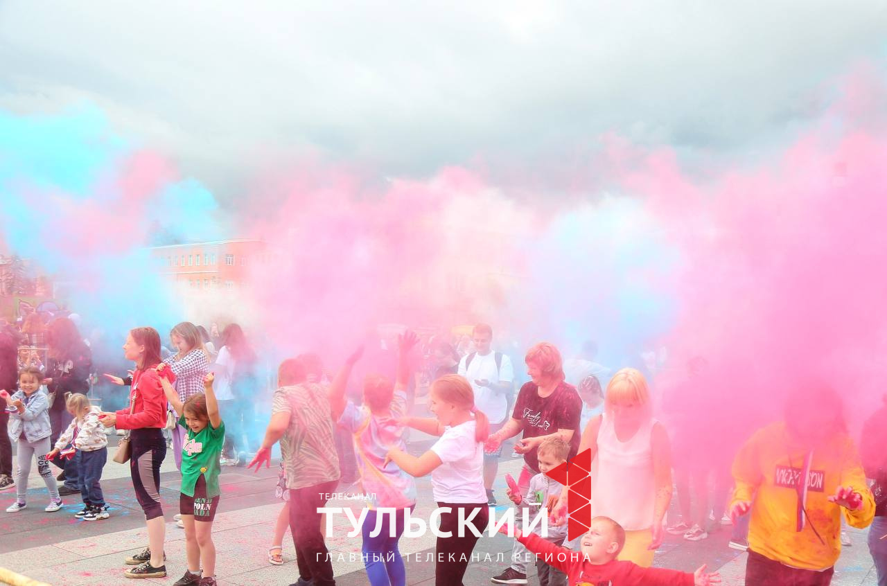 На Набережной в центре Тулы прошел Фестиваль красок: фоторепортаж