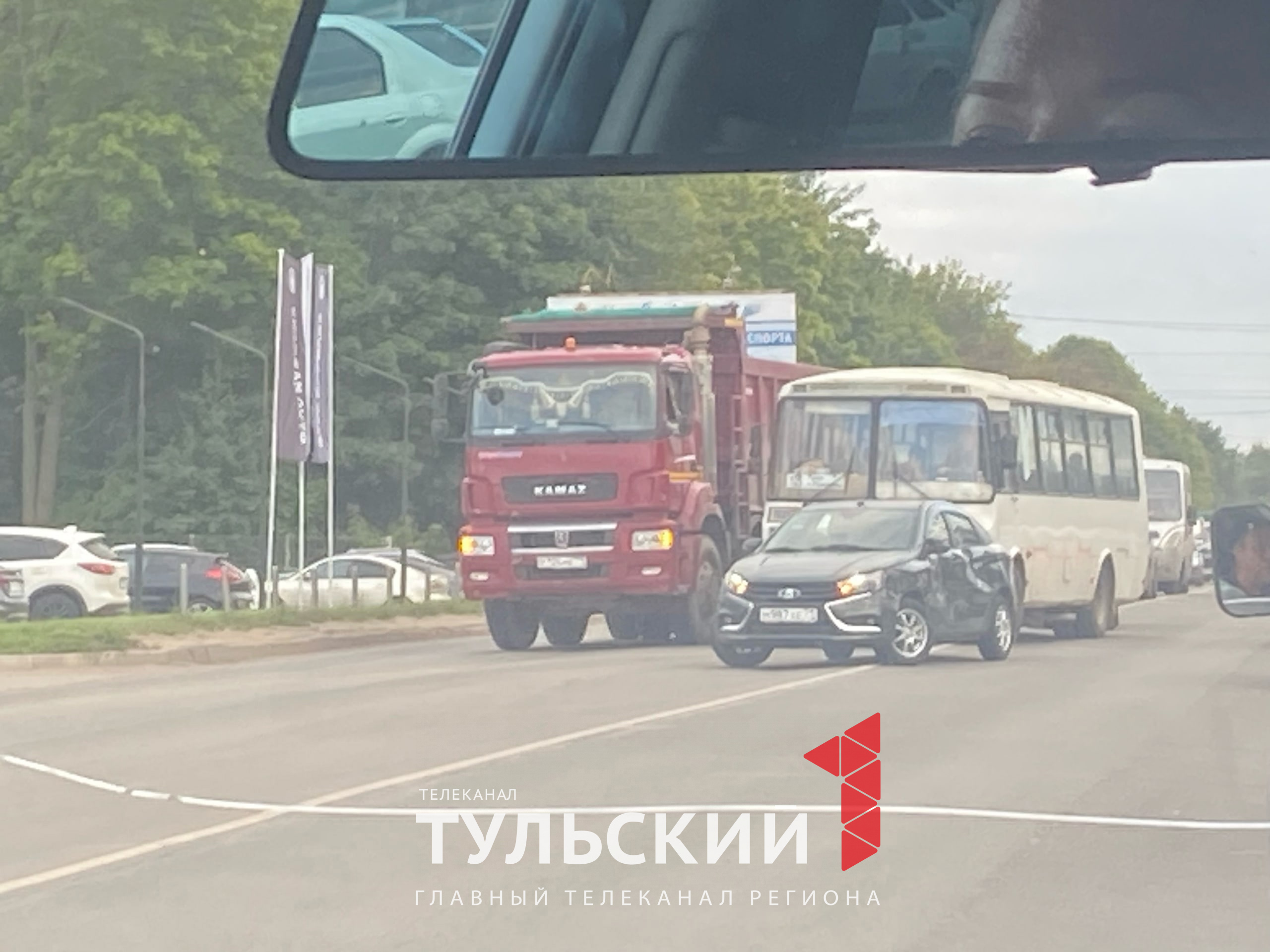 На Новомосковском шоссе в Туле образовалась большая пробка из-за ДТП