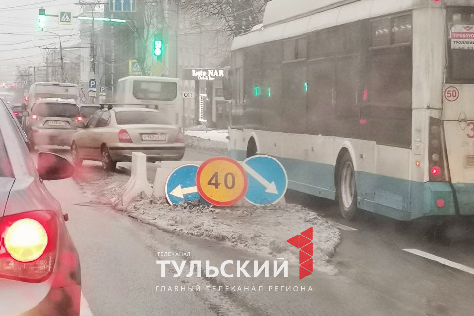 На проспекте Ленина в Туле начались работы по ремонту колодца