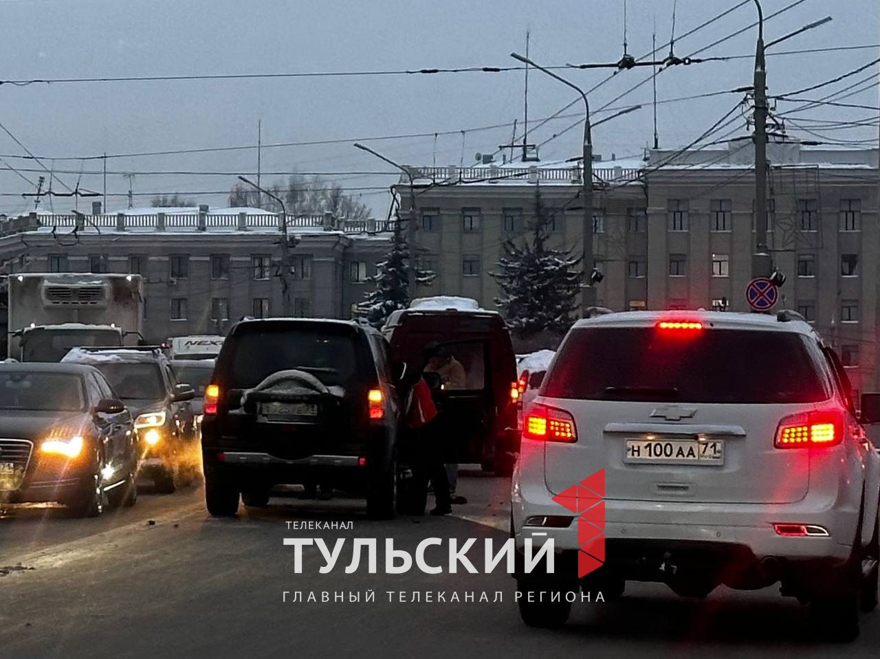 На проспекте Ленина в Туле столкнулись автомобиль Mitsubishi и «Газель»
