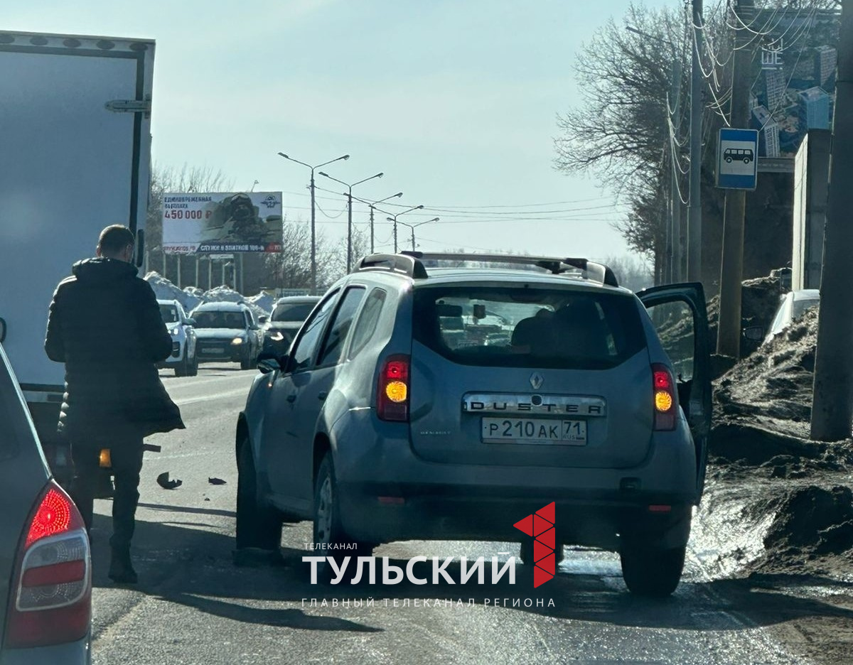 На Новомосковском шоссе в Туле столкнулись «ГАЗель» и внедорожник