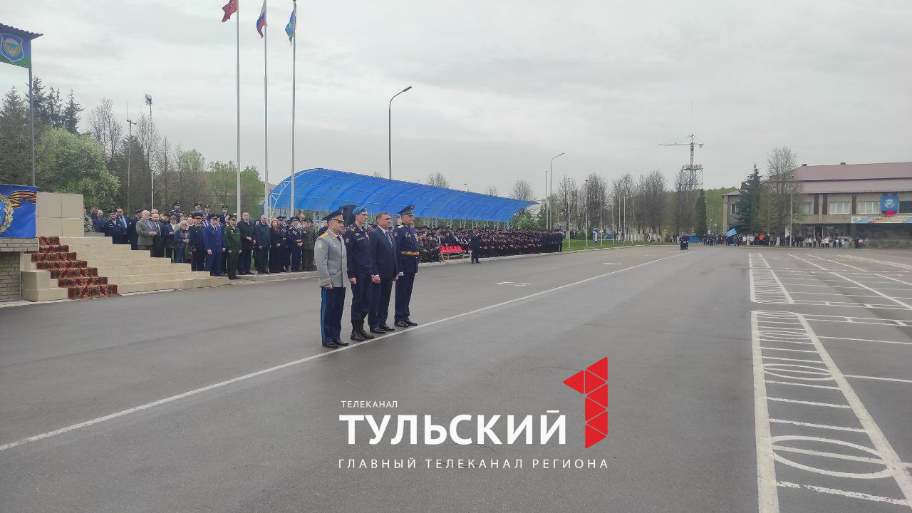 Губернатор Алексей Дюмин поздравил 106-ю дивизию ВДВ с 80-летием