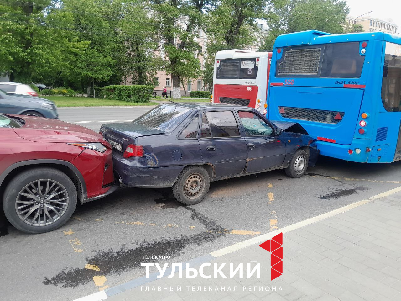 На проспекте Ленина в Туле собрался «паровозик» из машин