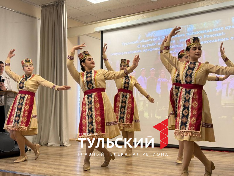 Студенты тульских колледжей рассказали, о чем говорят цвета в народных костюмах