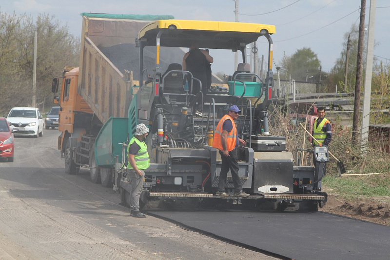 В Туле на Епифанском шоссе продолжается ремонт дорожного полотна