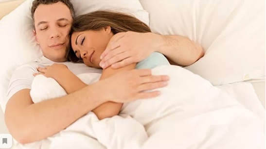 Ученые назвали позы опасные для сна