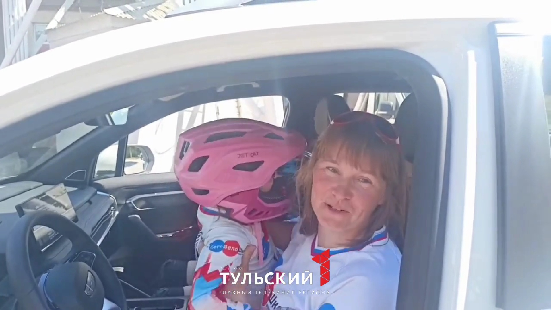 В Туле руководителю "БегоВелоШколы" Татьяне Хромовой подарили 7-местный автомобиль