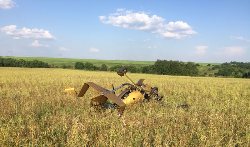 В Тульской области в поле упал самолет